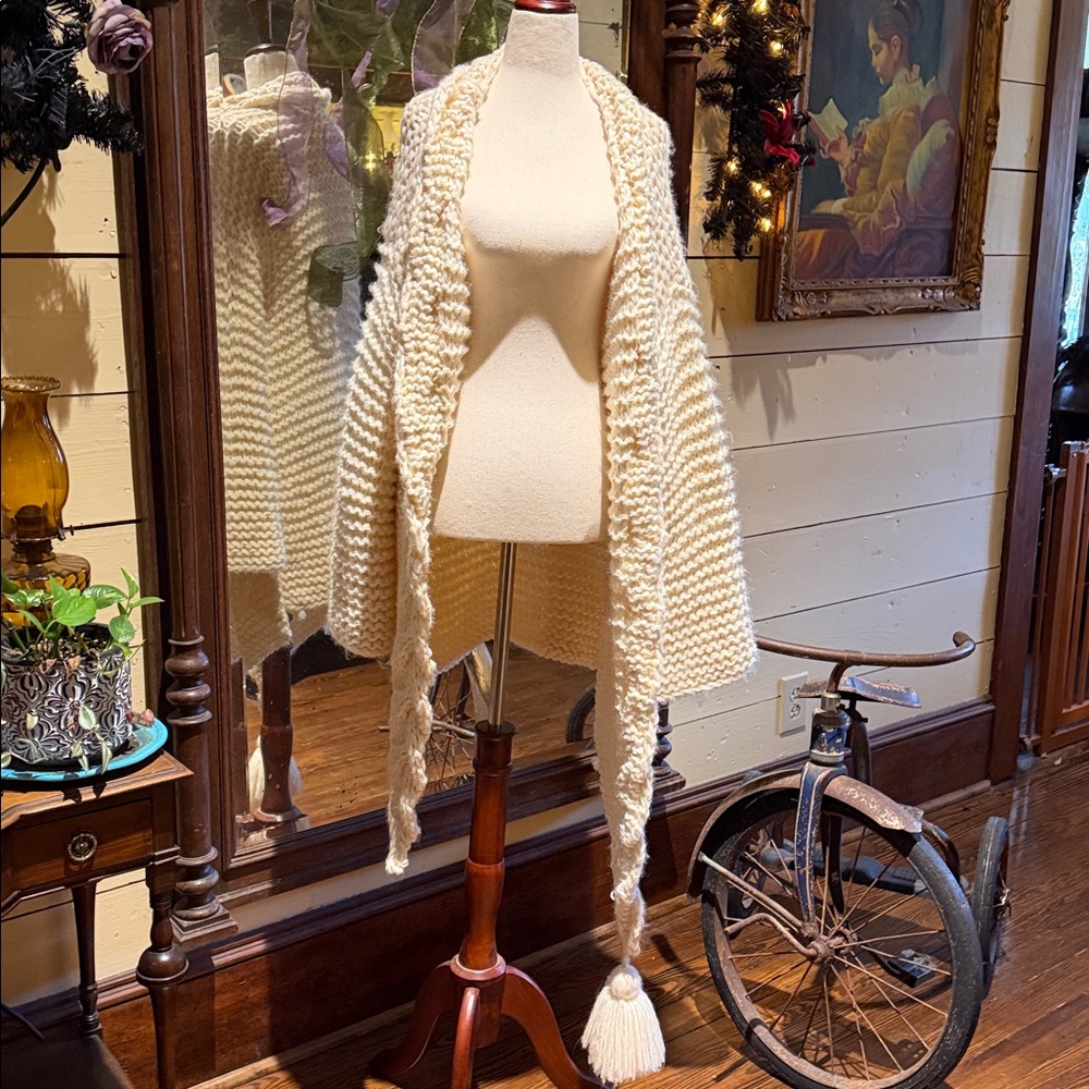 Elegant Cream Knit Shawl